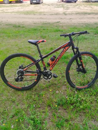 Bicicleta de Montaña Negra y Naranja
