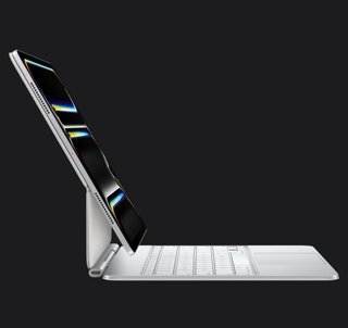 iPad Pro M4 13 256GB + Smart Keyboard PLATA