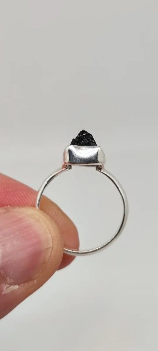 Anillo de Plata y Turmalina Negra.