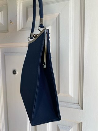 Bolso de fiesta azul marino con pedrería