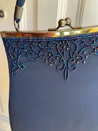 Bolso de fiesta azul marino con pedrería