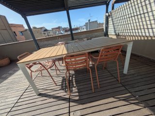 Tavolo da giardino/terrazzo con supporto per ombrellone 200x100cm