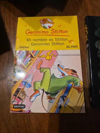 Lote 2 libros Bat Pat 2. Brujas a medianoche, y