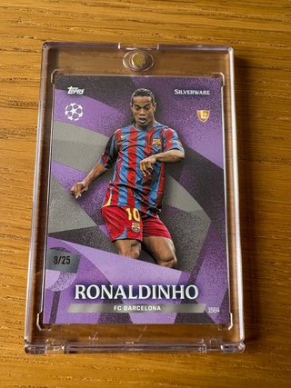 Carta Ronaldinho Topps 8/25