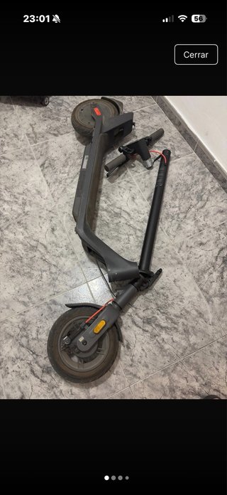Patinete eléctrico gris