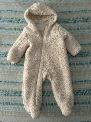 Buzo Zara bebé peluche con capucha
