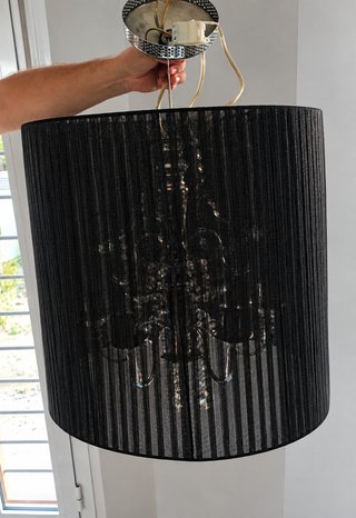 Lámparas negras con colgantes de cristal