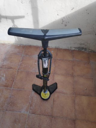 Bomba de pie Crivit