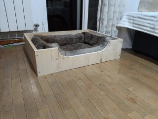 Cama para perro/gato de madera y cojín