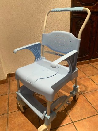 Silla ducha e inodoro MOEM con ruedas