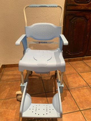Silla ducha e inodoro MOEM con ruedas