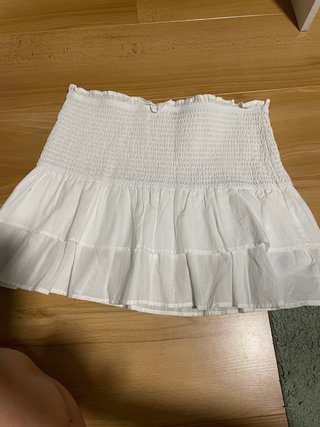 Falda blanca elástica con volantes