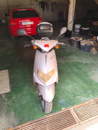 Suzuki 50cc Scooter Plata