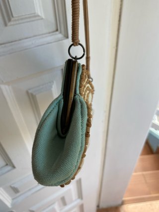 Bolso turquesa conchas y piedras