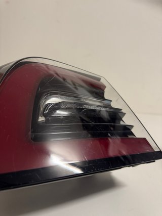 Piloto trasero izquierdo Tesla Model 3 – Original