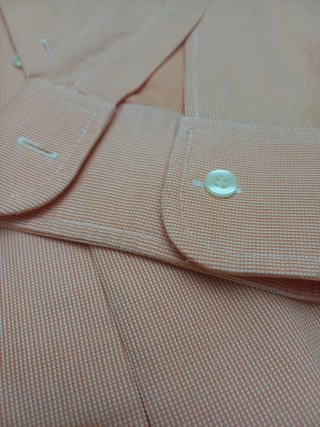 Camisa de hombre naranja pastel