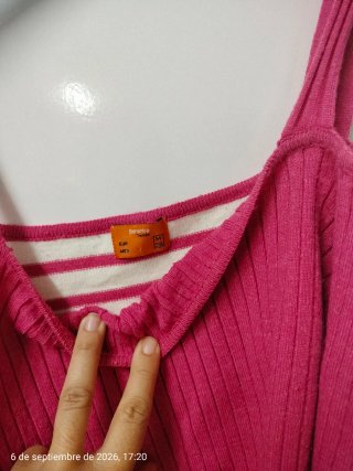 Top Bershka Fucsia y Blanco T.M