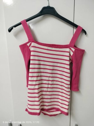 Top Bershka Fucsia y Blanco T.M