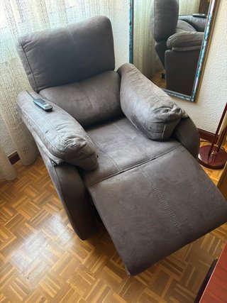 Sillón relax eléctrico con mando, marca Subiñas