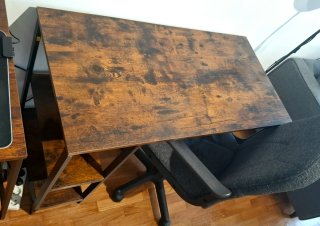Escritorio madera y metal con estantes