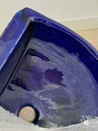 Lavamanos de cerámica azul