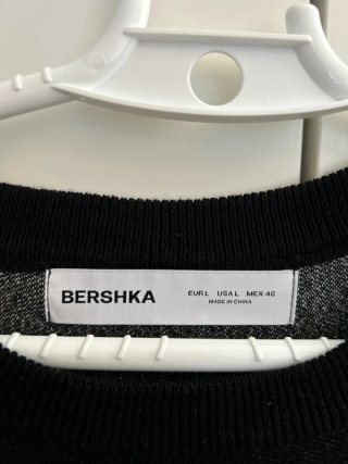 Camiseta Bershka Negra Estilo Dark