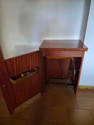 Máquina de coser Alfa con mueble