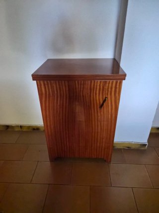 Máquina de coser Alfa con mueble