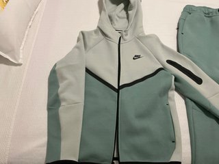 Chándal Nike Tech Fleece Gris y Verde Azulado