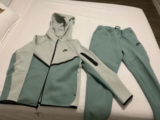 Chándal Nike Tech Fleece Gris y Verde Azulado