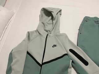 Chándal Nike Tech Fleece Gris y Verde Azulado