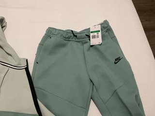 Chándal Nike Tech Fleece Gris y Verde Azulado