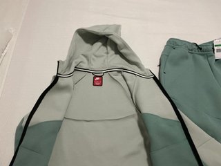 Chándal Nike Tech Fleece Gris y Verde Azulado