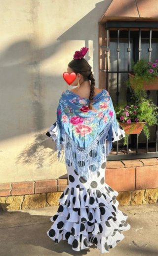 Vestido Flamenca blanco  con lunar negro.talla 38