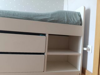 Cama SLÄKT Ikea con cajones y estantes