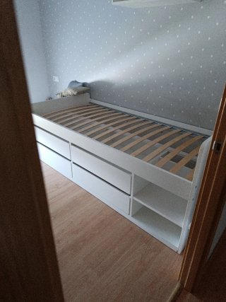 Cama SLÄKT Ikea con cajones y estantes