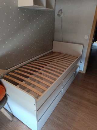 Cama SLÄKT Ikea con cajones y estantes