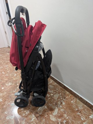 Carrito Joie Mirus Negro y Rojo