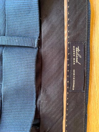 Traje azul de chaqueta y pantalón