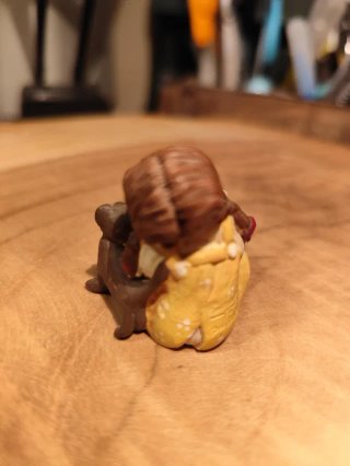 Figura gnomo/ángel en calabaza