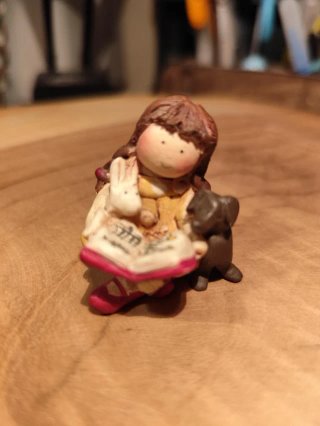 Figura gnomo/ángel en calabaza