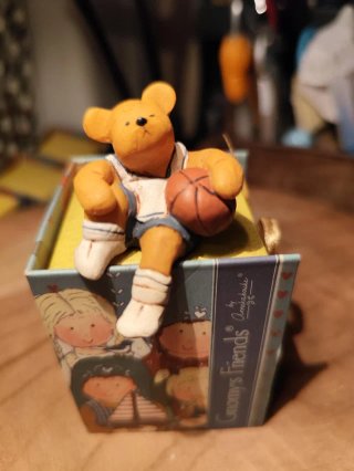 Figura gnomo/ángel en calabaza