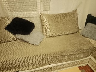 Sofá Marroquí Beige y Dorado