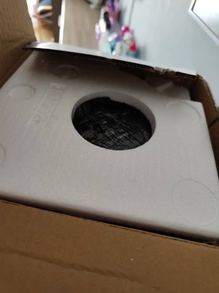Cómoda blanca de madera