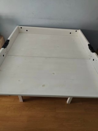 Cómoda blanca de madera