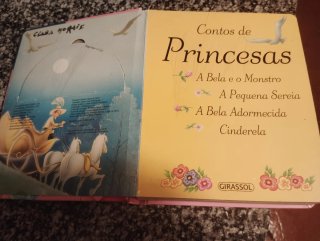 Livro Infantil "Contos de Princesas" E CD Usados
