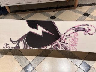 Tabla Snowboard y fijaciones Burton Blanca y Rosa