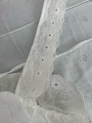Top blanco Zara bordado S/36