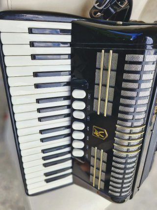 Acordeón Hohner Verdi II