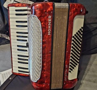 Acordeón Hohner Arietta IM Rojo